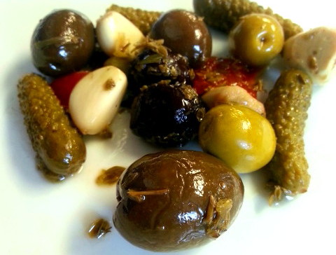 Spanish Olive Cocktail Mix per pound